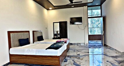 Hotel SK Palace Room Type - Master Room with Balcony and Garden View