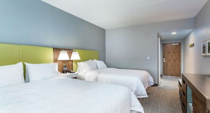 Hampton Inn & Suites Saraland Mobile AL Room Type - 2 QUEEN ROOM NS