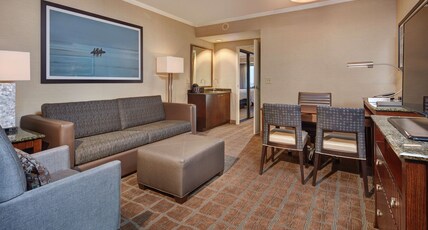 Embassy Suites by Hilton San Diego - La Jolla Room Type - 2 RM PREMIUM STE - 1 KING