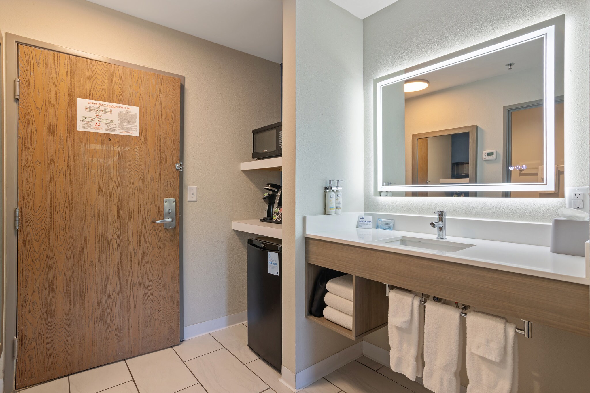 Holiday Inn Express Hotel & Suites Torrington - Tap to explore photos