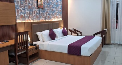 HOTEL FLORAL PALACE Room Type - Deluxe Double Room