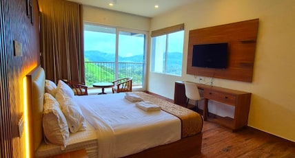 ROYALE BY HONEYCOMB Room Type - Crown Room with Mountain View ROYALE BY HONEYCOMB Room Type - Crown Room with Mountain View