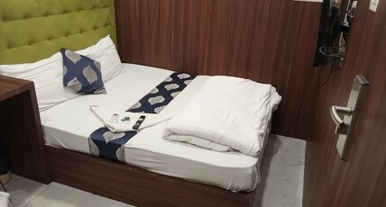 Hotel Best - Near Kokilaben Hospital Room Type - Standard Room Hotel Best - Near Kokilaben Hospital Room Type - Standard Room