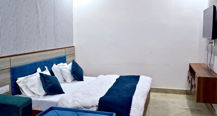 Hotel Miraj Room Type - Deluxe Room