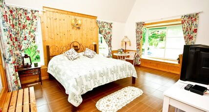 Belmont Village Resort Room Type - Deluxe King