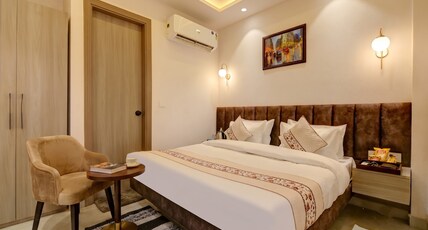 Golden Key- Adarsh Nagar Near Maxx & Fortis Hospital Room Type - Deluxe Room with Free WiFi, AC, Smart TV, Parking & Attached Washroom