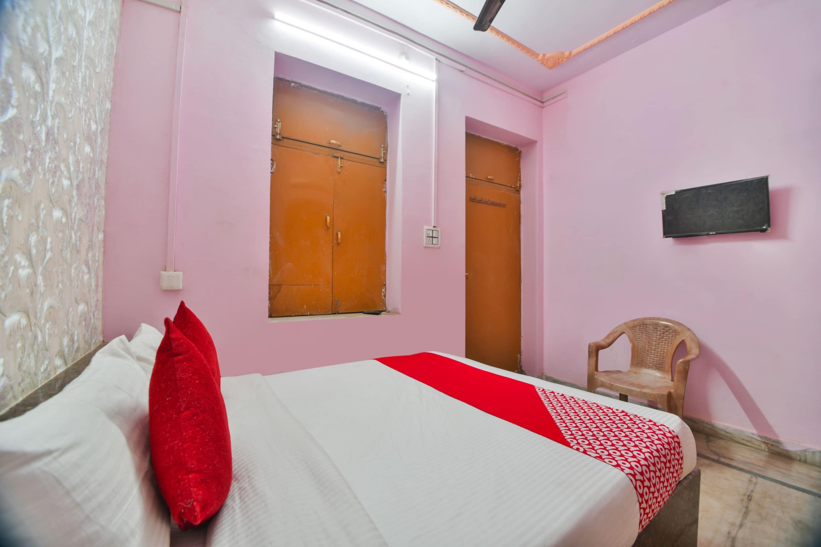 OYO Hotel Radhika Palace - Tap to explore photos