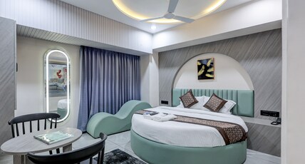 HOTEL DREAM STAY Room Type - Luxury Room with Jacuzzi