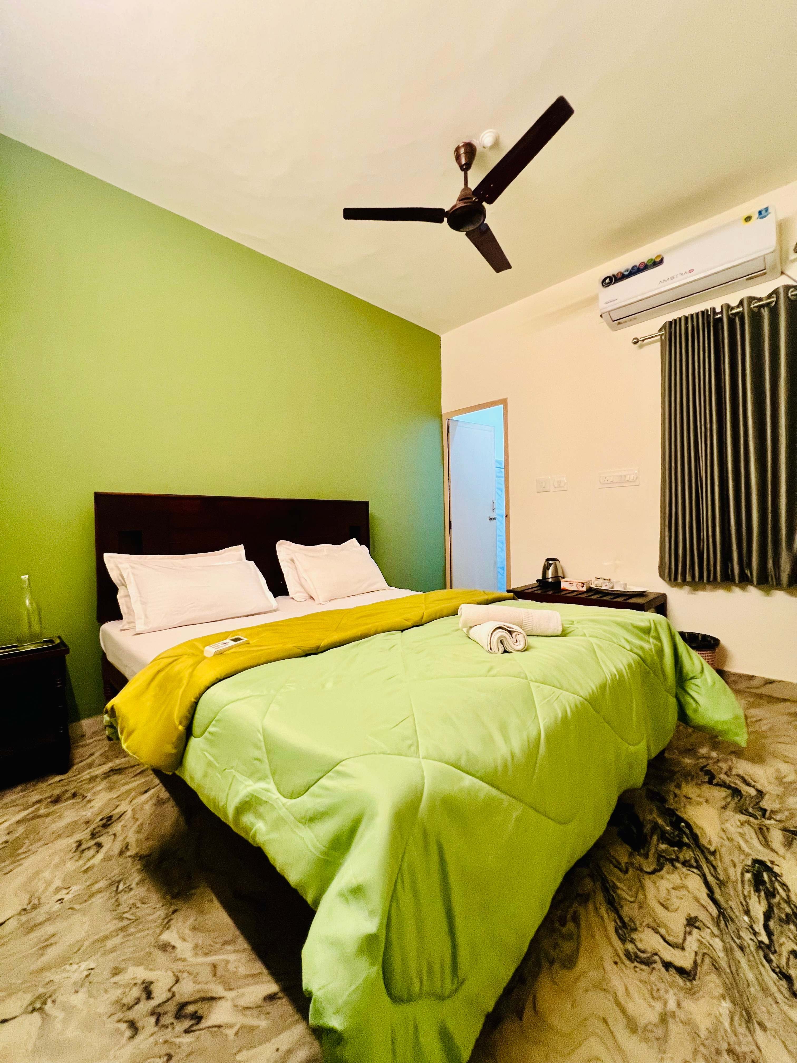 Rayz Inn Beach Resort - Tap to explore photos