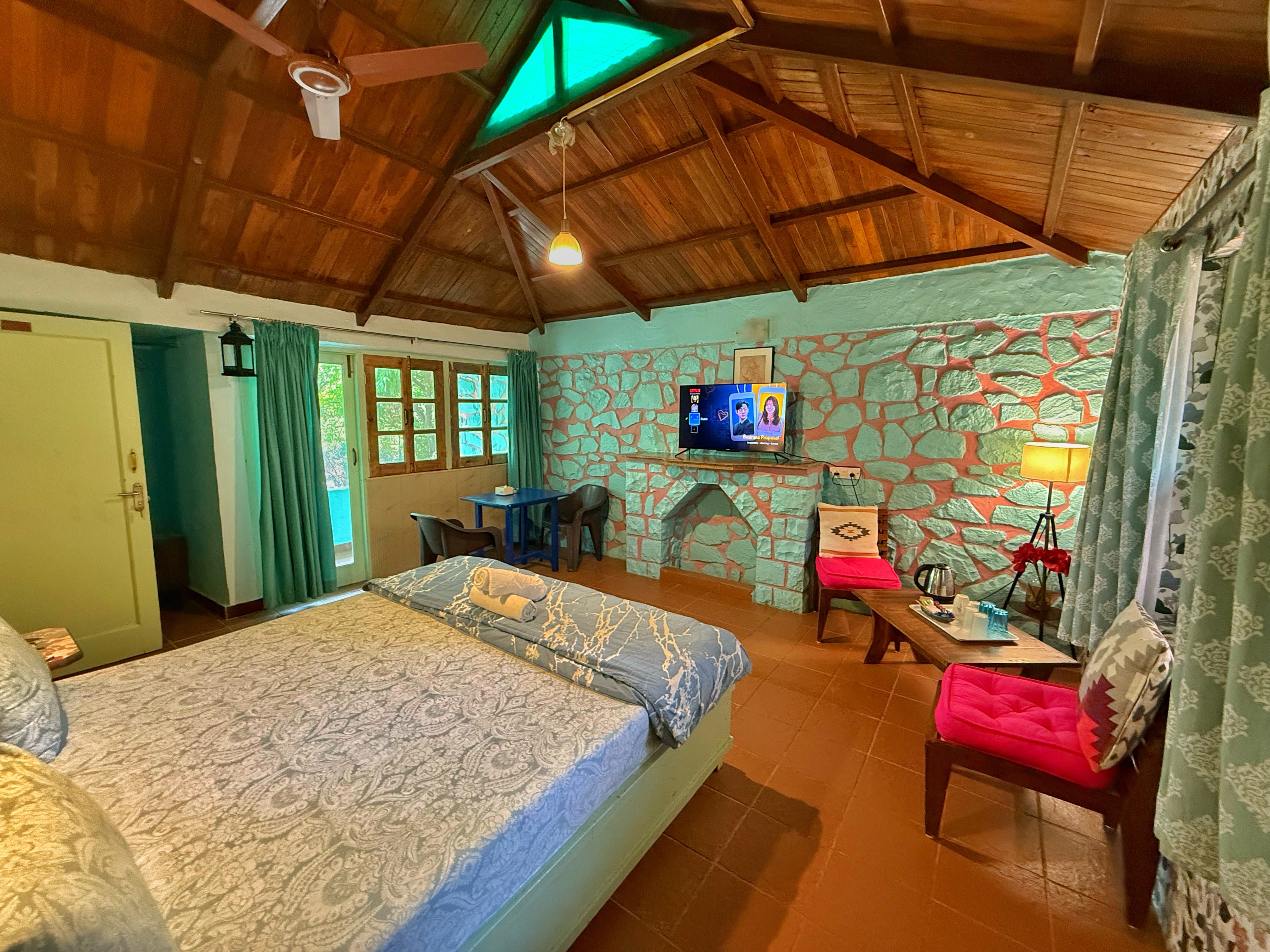 Captans - Tap to explore photos