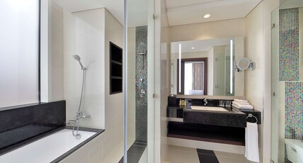 DoubleTree by Hilton Doha - Al Sadd Room Type - KING ONE BEDROOM SUITE
