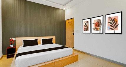 Hotel O Ripon Street Kolkata Formerly SR Royale Room Type - Deluxe