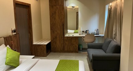 SEA DECK Room Type - Superior Room Sea View with Bathtub and Bistro Balcony SEA DECK Room Type - Superior Room Sea View with Bathtub and Bistro Balcony