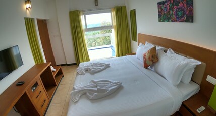 The Leaf Resort Room Type - Honeymoon Pool Villa