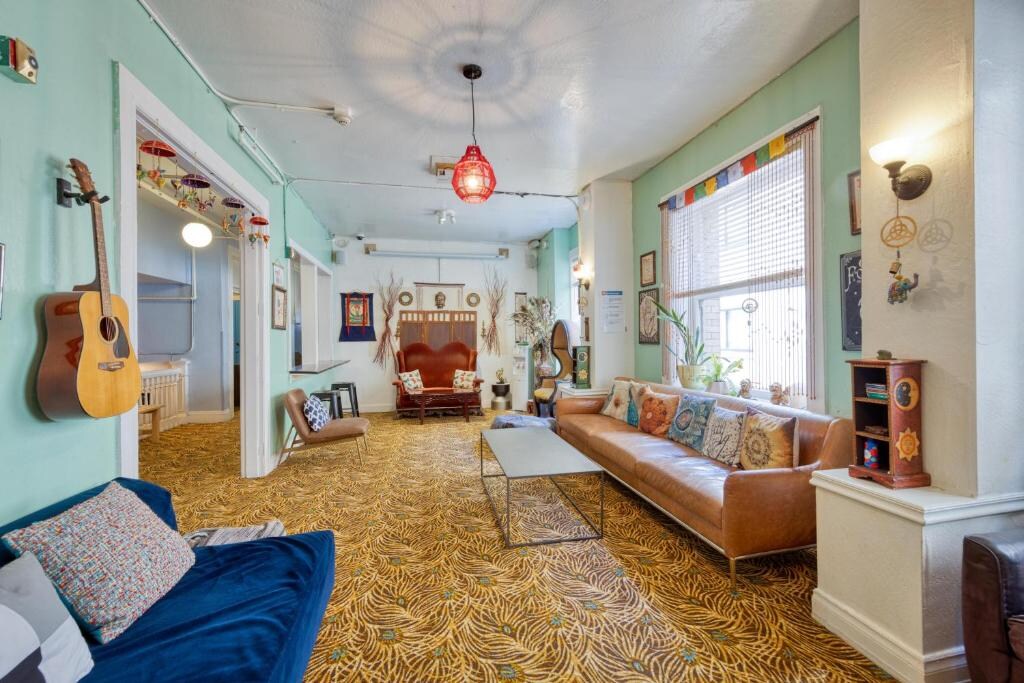 HI San Francisco Downtown Hostel - Tap to explore photos