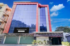 Super Townhouse Lake Town Clock Tower Formerly Crown Comfort