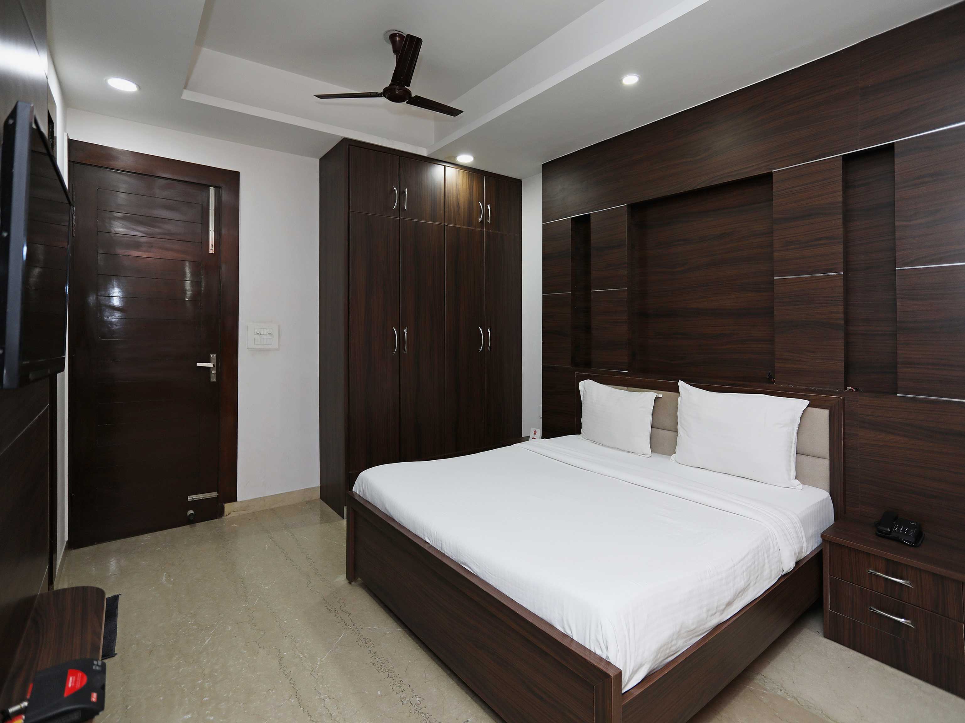SPOT ON 73780 Hotel Pravin - Tap to explore photos
