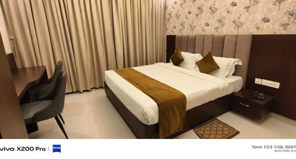 HOTEL MAHIKA Room Type - Deluxe King Bed Room with City View