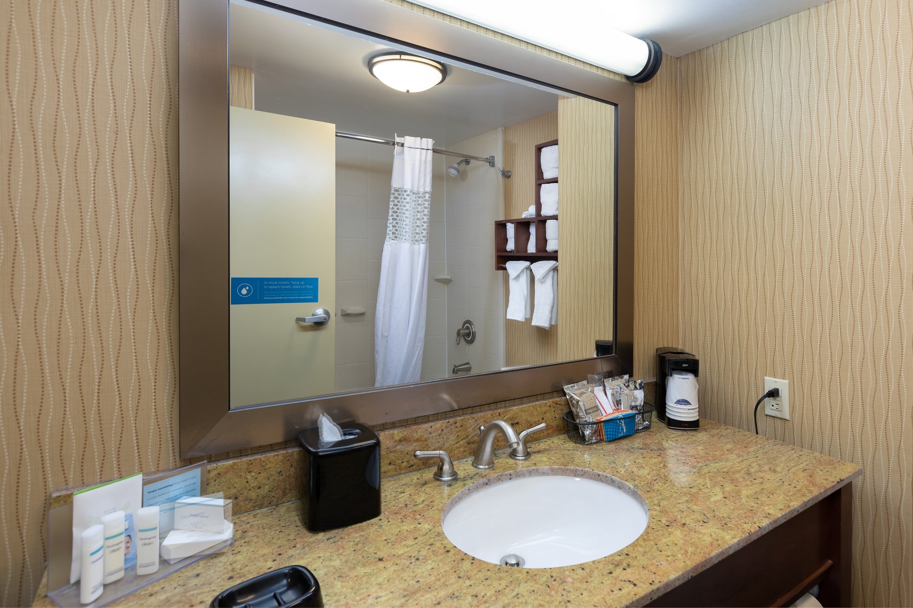 Hampton Inn by Hilton Houma - Tap to explore photos