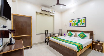 Treebo AK Residency , Tapovan Room Type - Deluxe Room