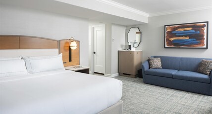 Hilton Milwaukee City Center Room Type - 1 KING BED SUPERIOR ROOM
