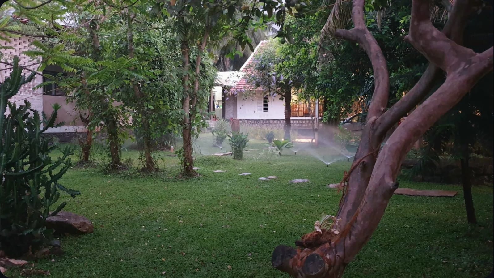 Pannadikadu Homestay - Peaceful Getaway with Panoramic Mountain Views - Tap to explore photos