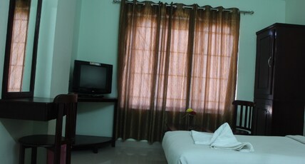 Hotel Comfy Capetown Room Type - Executive AC Room