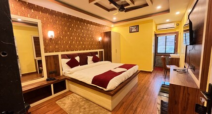 Hotel Shree Mani Residency Room Type - Premium Room