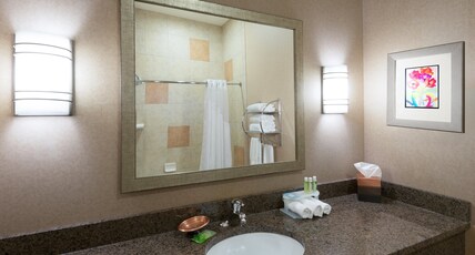 Holiday Inn Express Hotel Vernal Room Type - 2 Queen Beds Standard Tub