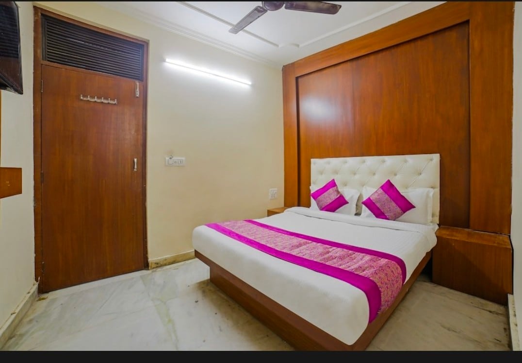 Hotel shyam Palace dx - Tap to explore photos