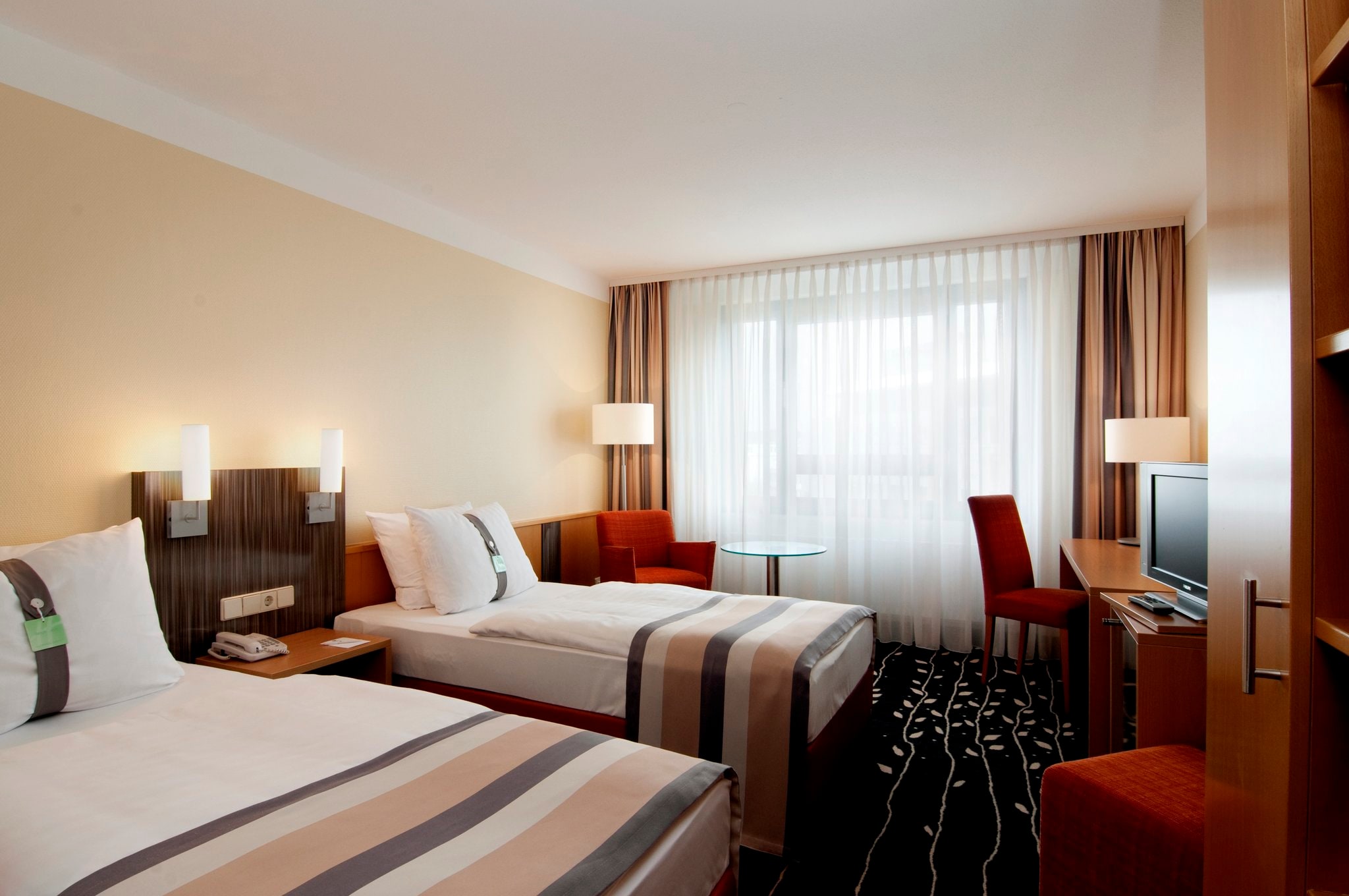 Holiday Inn STUTTGART - Tap to explore photos
