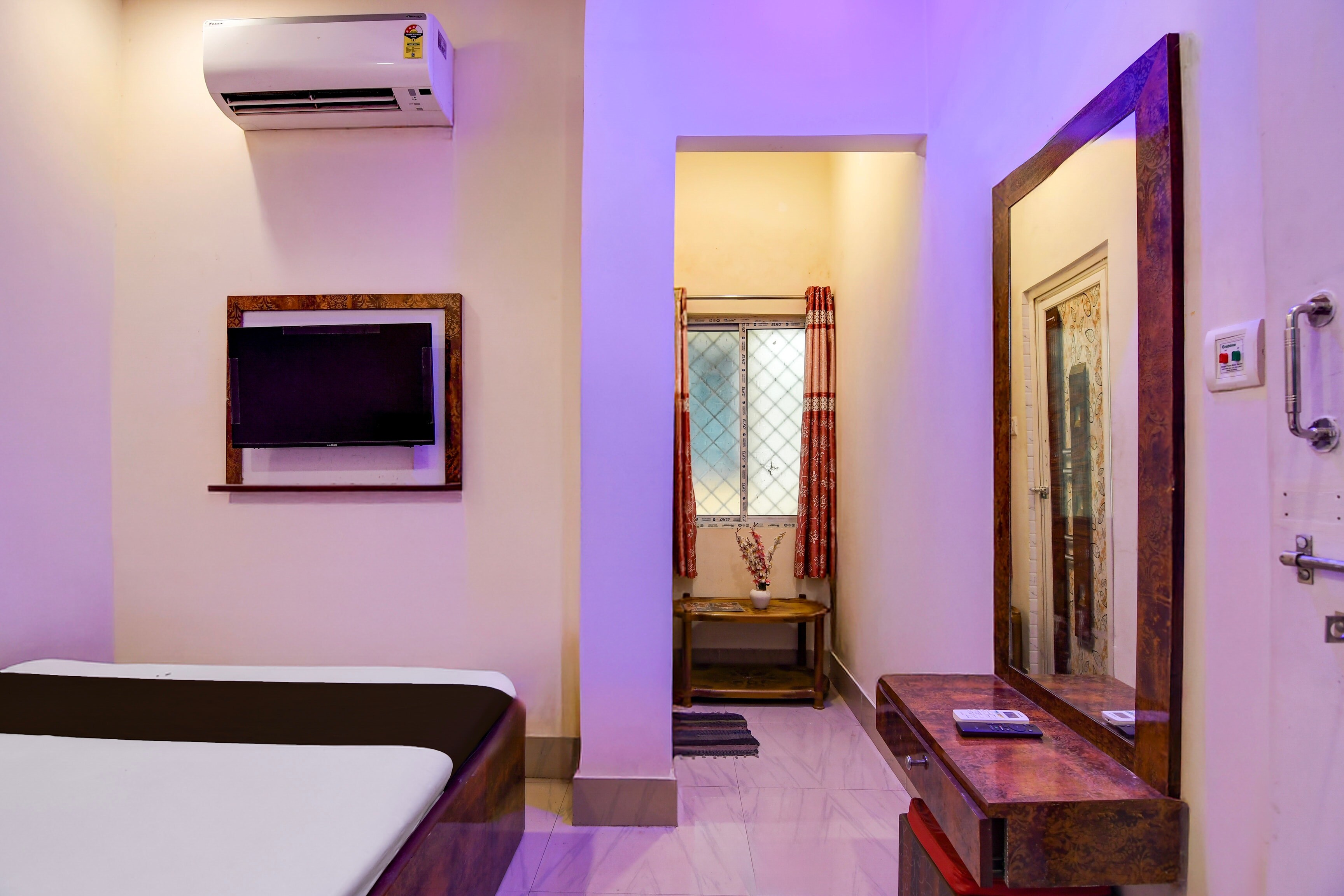 Hotel O Vedika Acropolis Mall - Tap to explore photos