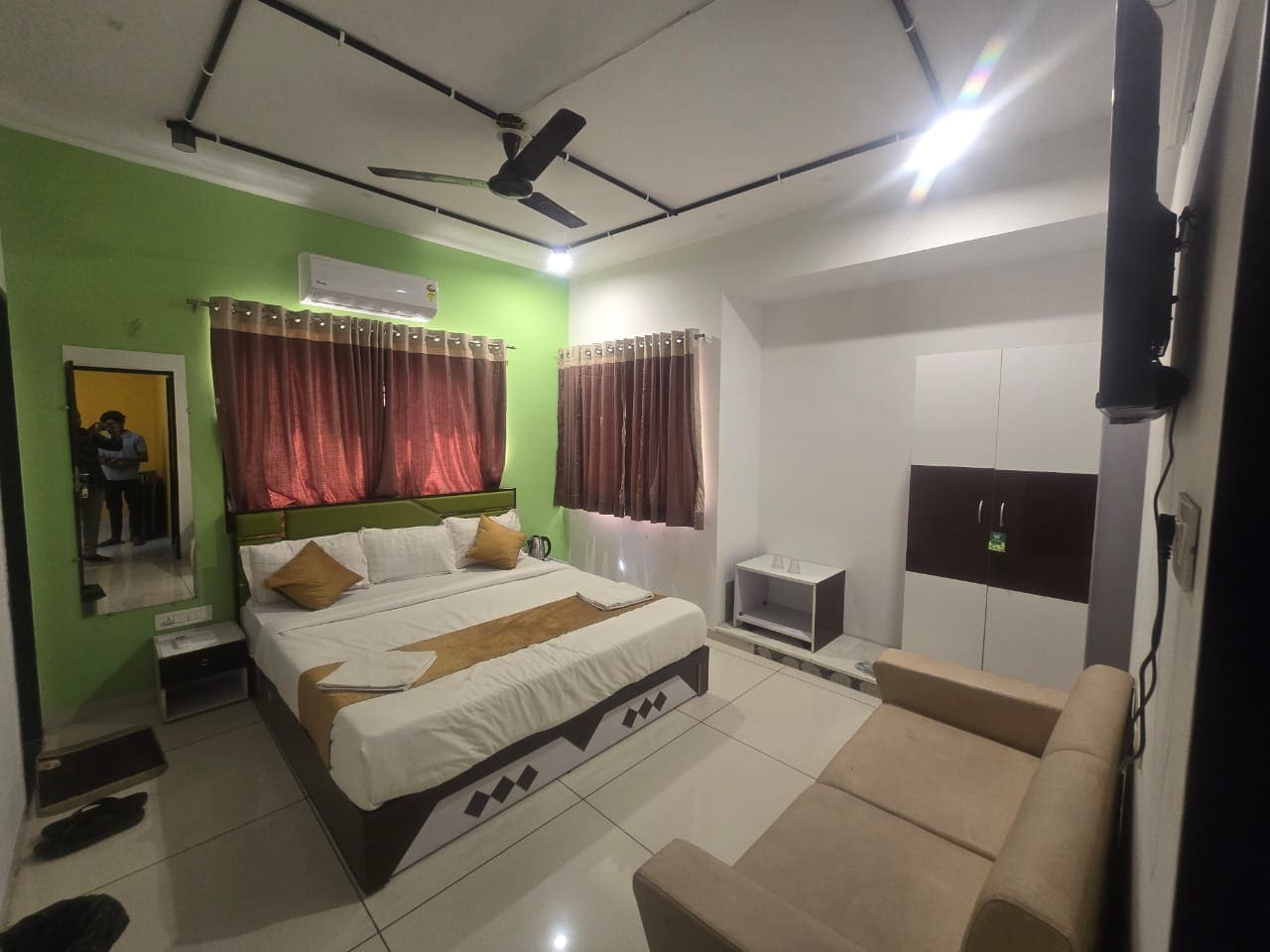 HOTEL VRAJ RACE COURSE - Tap to explore photos