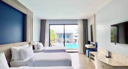 Seabed Grand Hotel Phuket Town Room Type - DELUXE TRIPLE ROOM 3 GUESTS POOL VIEW Seabed Grand Hotel Phuket Town Room Type - DELUXE TRIPLE ROOM 3 GUESTS POOL VIEW