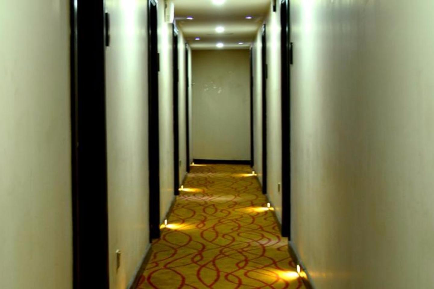 Pearl City Hotel - Tap to explore photos