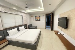 Hotel Lavish NK