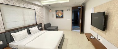 Hotel Lavish NK