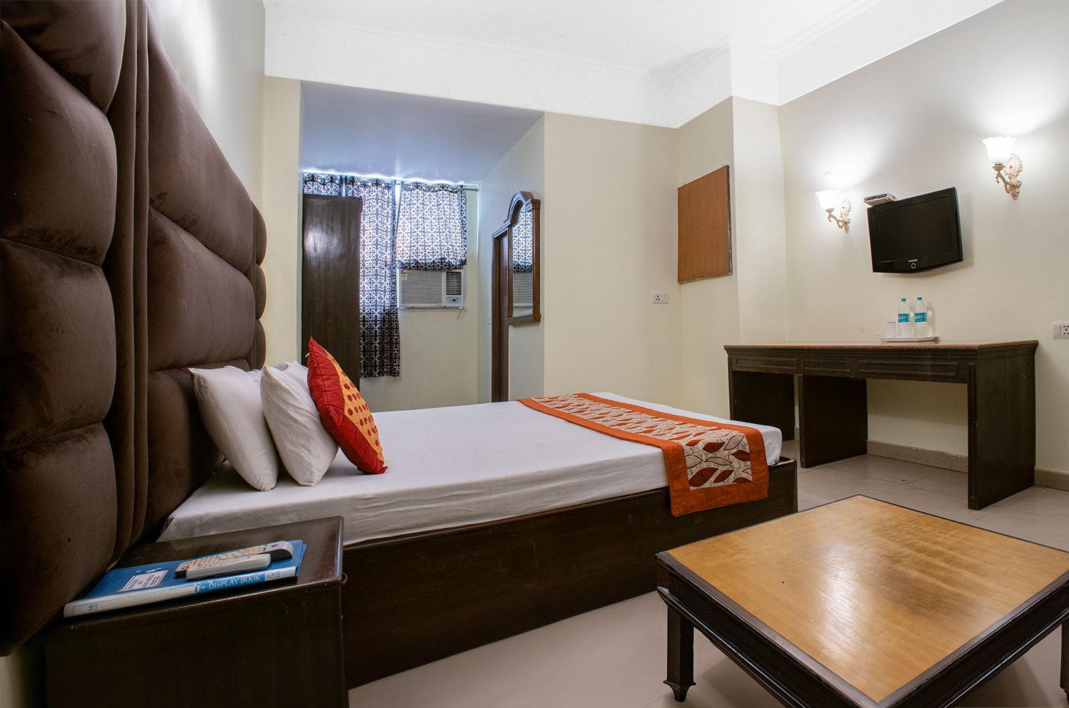 Hotel Batra Palace (2 min. walk from Railway Station and Bus Stand) - Tap to explore photos
