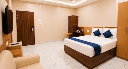 SHINY GRAND Room Type - Deluxe Queen Room SHINY GRAND Room Type - Deluxe Queen Room