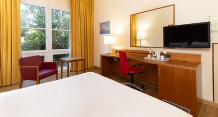 Crowne Plaza Venice East Room Type - 1 Double Bed Standard Accessible