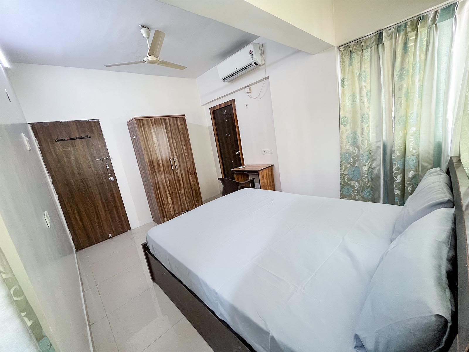 Z Express EON Life - Tap to explore photos