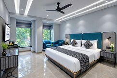 Hotel Uptown - Luxury Restaurant & Rooftop Near Connaught Place