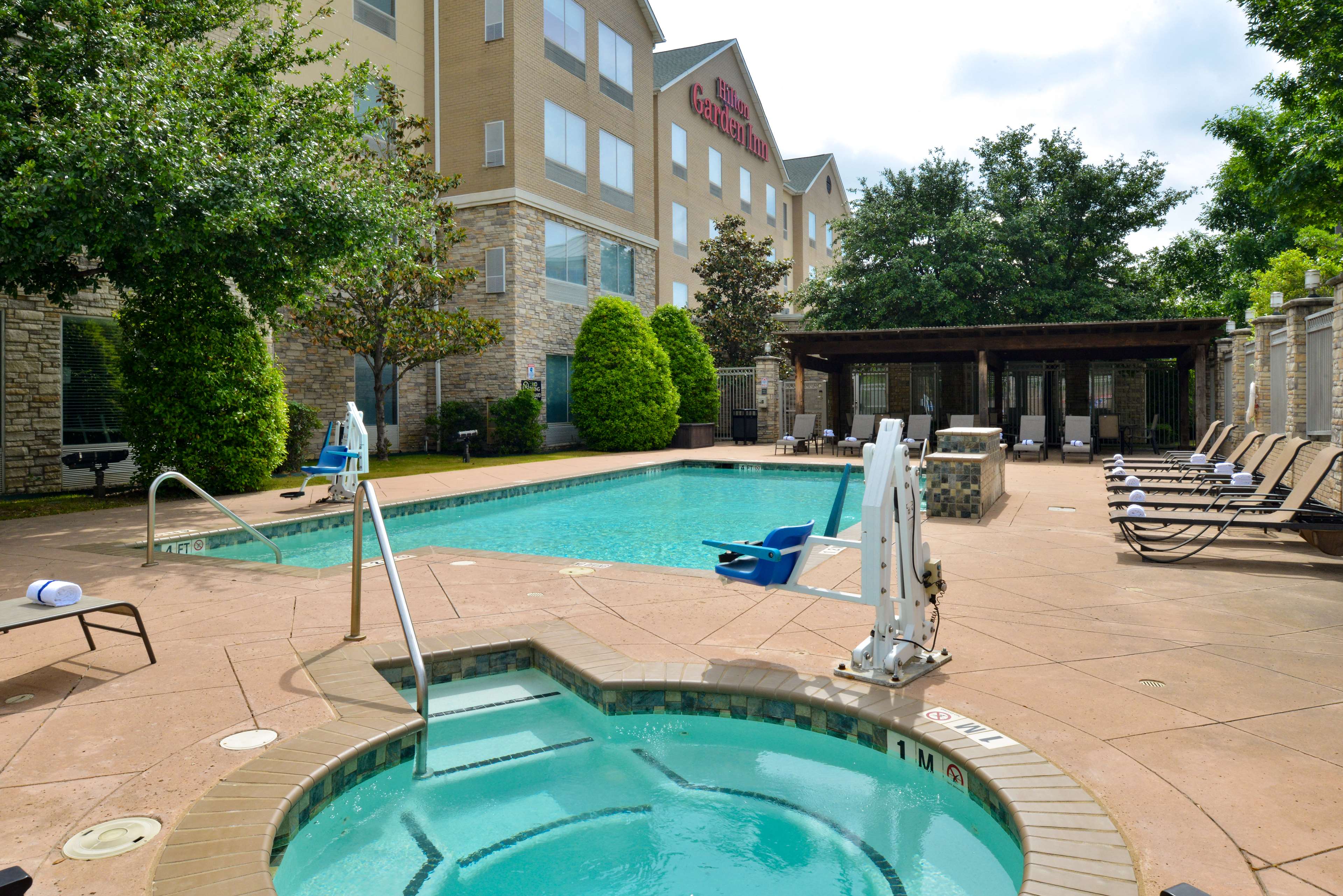Hilton Garden Inn Denton - Tap to explore photos