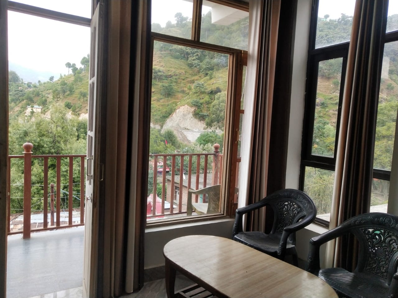 Foot Hill Homestay - Tap to explore photos