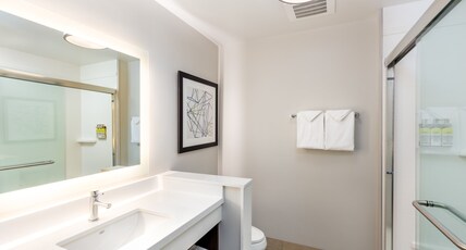 Holiday Inn Express & Suites Moreno Valley - Riverside Room Type - 1 King Bed Standard