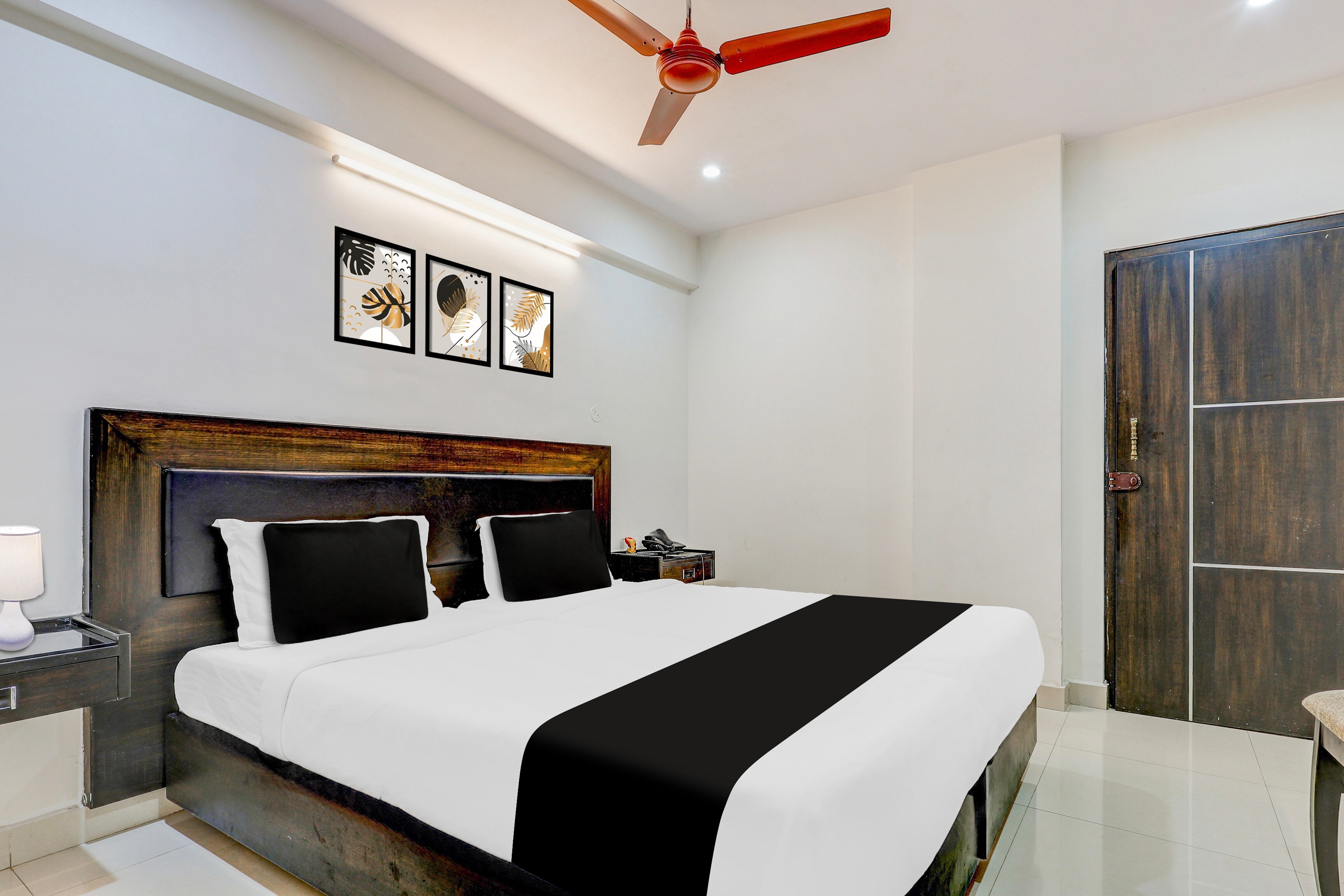 Super OYO Townhouse Gajuwaka Centre - Tap to explore photos