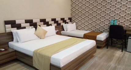 Hotel Shahi Darbar, Navsari Room Type - Triple Room