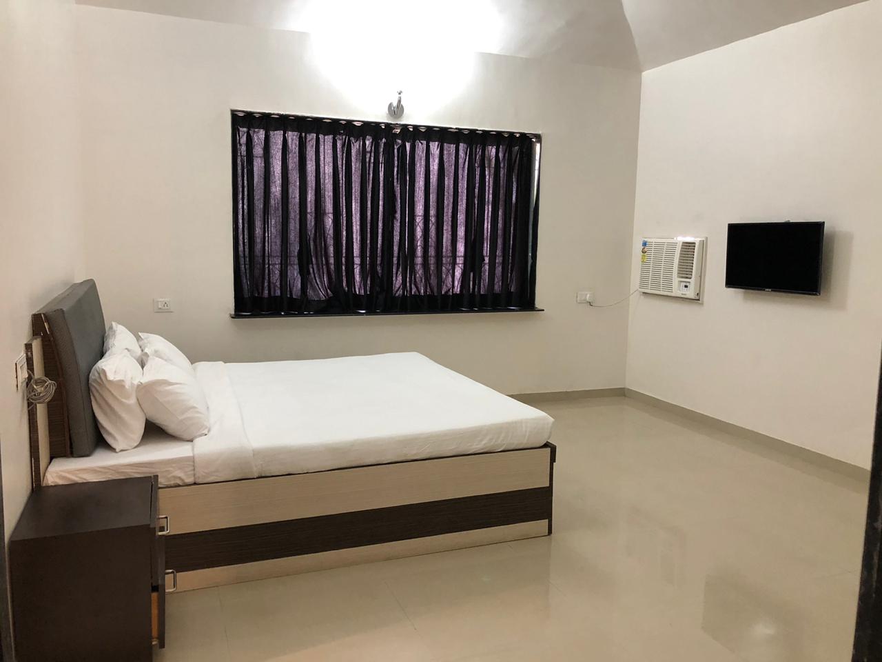 Tulips Villa - Tap to explore photos
