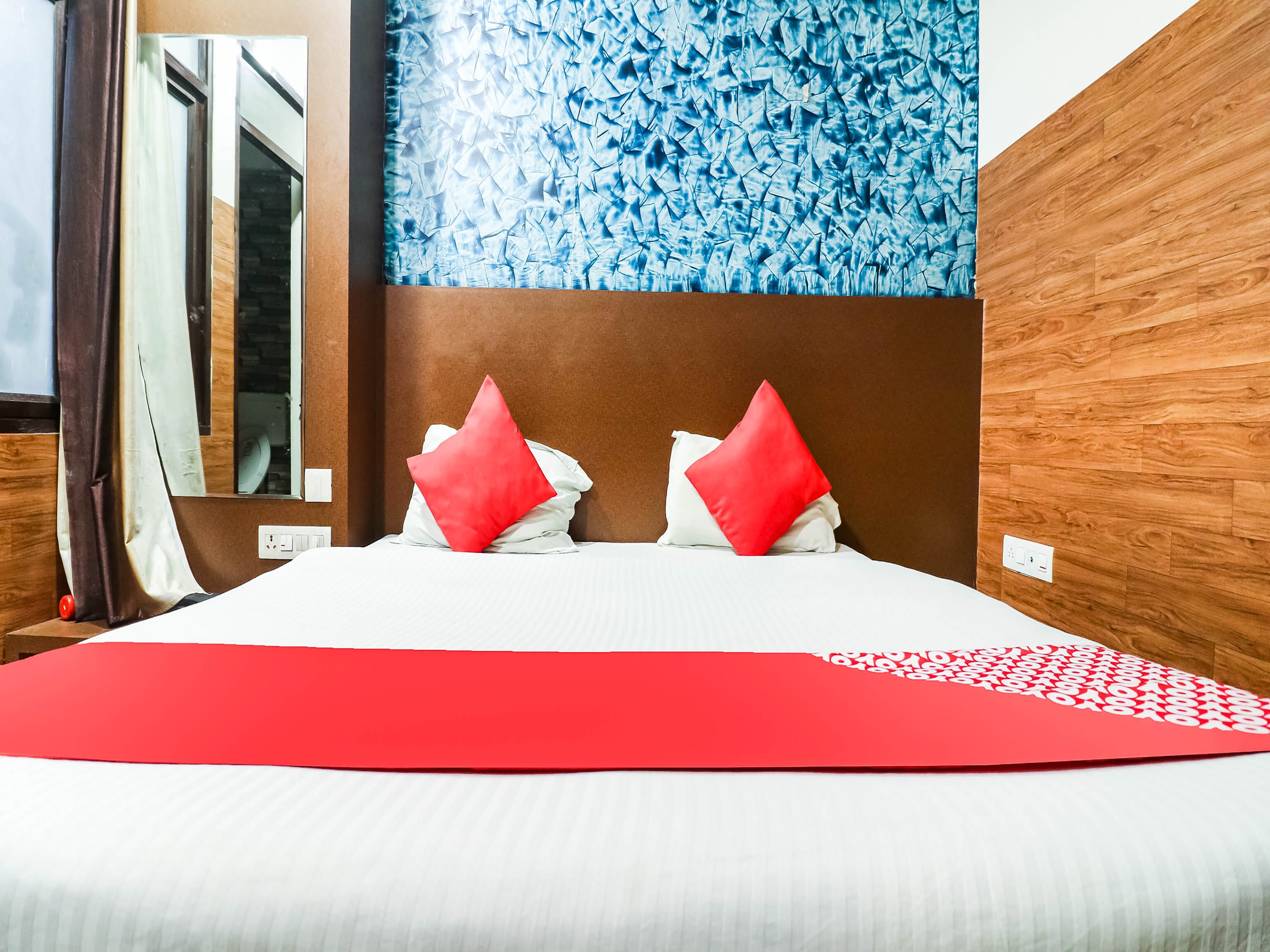 Hotel O Cra - Tap to explore photos