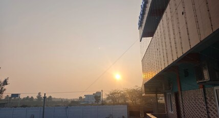 ANNAMALAIYAR MAHAL AND RESIDENCY Room Type - Standard Room with Coastline View (Non-AC) ANNAMALAIYAR MAHAL AND RESIDENCY Room Type - Standard Room with Coastline View (Non-AC)